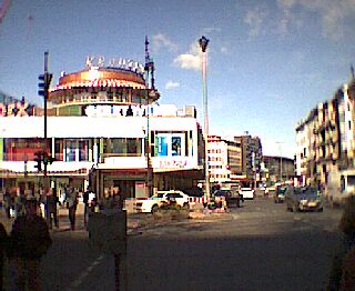 Eine Stadtrundfahrt durch Berlin - Caf&eacute; Kranzler mit Blick zum Bahnhof Zoo